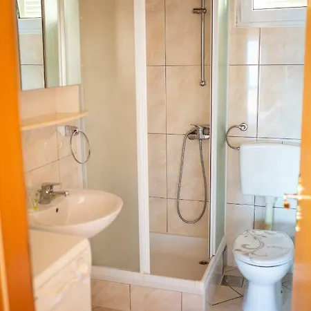 Nauber Apartman *